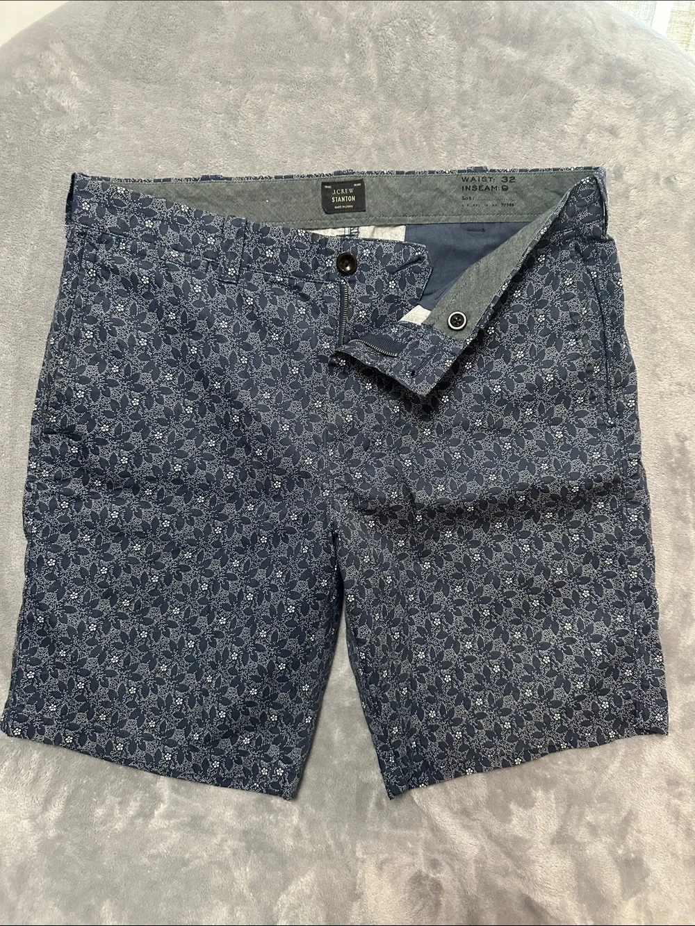 J. Crew Navy Floral Print Flat-Front Men’s Chino Shorts SOO3